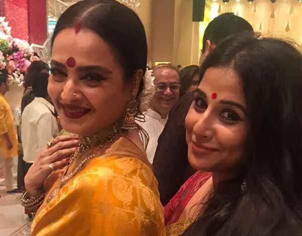 হাজির দুই ডিভা, রেখা এবং বিদ্যা বালন।