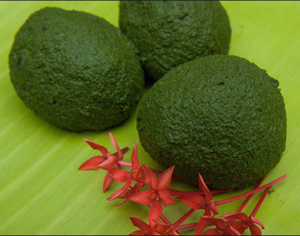 নিম পাতা আমাদের রোগ প্রতিরোধ ক্ষমতা বাড়িয়ে তোলে।