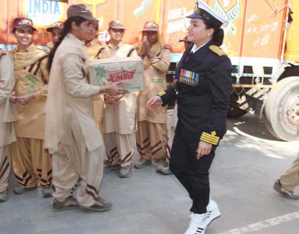 সোশ্যাল মিডিয়ায় হানি নিজেকে সমাজসেবী, নির্দেশক, পরিচালক এবং অভিনেত্রী হিসাবেও দাবি করেন।