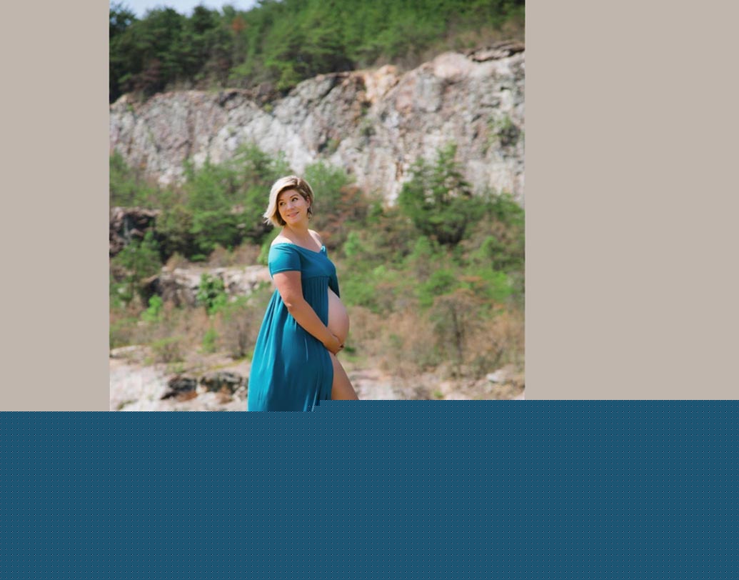 এই সুযোগ আর হাতছাড়া করতে চাননি নিকোল। শাশুড়ির সাহায্যে সেরে ফেললেন প্রেগন্যান্সি ফটোশুট।