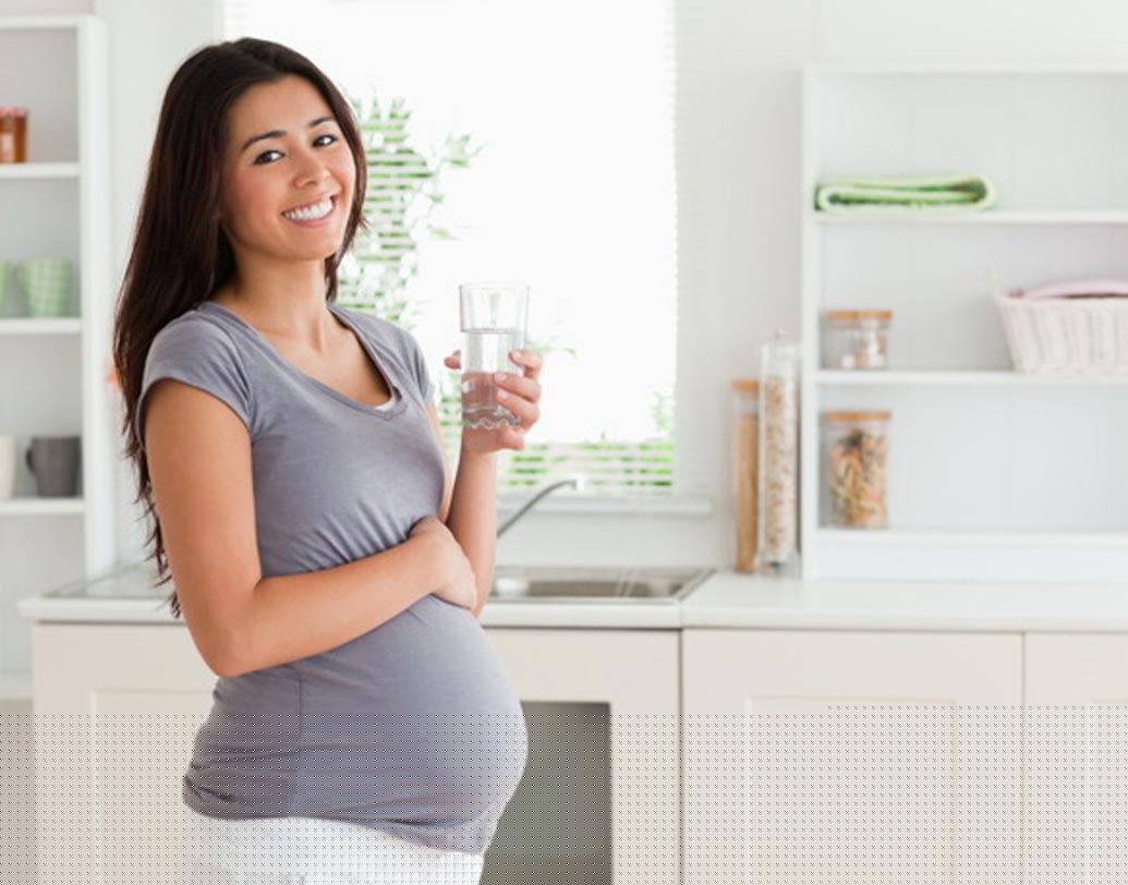 ফ্লুইড: প্রেগন্যান্সিতে নিজেকে হাইড্রেটেড রাখা খুব জরুরি। তাই প্রচুর পরিমাণ জল খান। অন্তত ১০ কাপ ফ্লুইড রোজ শরীরে গেলে হজমের সমস্যা কাটিয়ে উঠতে পারবেন।