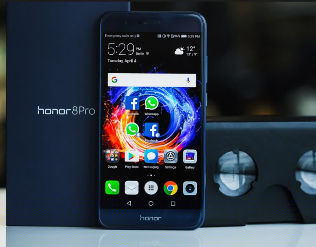 হনর ৮ প্রো: চলতি মাসের প্রথমেই লঞ্চ করেছে ৬ জিবি র‌্যামের এই স্মার্টফোন। ৫.৭ ইঞ্চি ডিসপ্লের এই ফোনে রয়েছে কিরিন ৯৬০ প্রসেসর। ১২ মেগাপিক্সেল রিয়ার এবং ৮ মেগাপিক্সেল সেলফি ক্যামেরার এই ফোনের দাম পড়বে ২৯ হাজার ৯৯৯ টাকা।