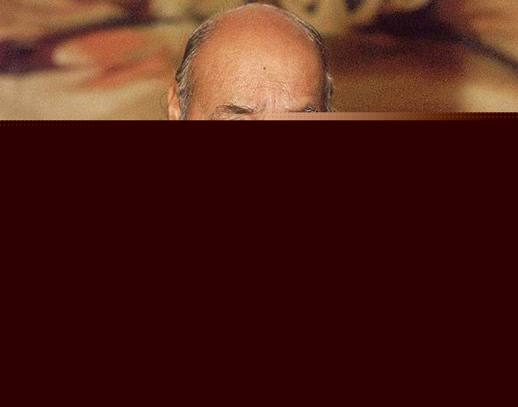 সুরক্ষার স্বার্থে বা বিশেষ প্রয়োজনে আদালত ভবনের বাইরে এজলাস বসানোটা নতুন নয়। নরসিংহ রাও দেশের প্রথম প্রধানমন্ত্রী, যিনি (সাংসদের) ঘুষ দেওয়ার মামলায় দোষী সাব্যস্ত হয়েছিলেন। ২০০০ সালে সেই মামলার বিচার হয়েছিল নয়াদিল্লির বিজ্ঞান ভবনে।