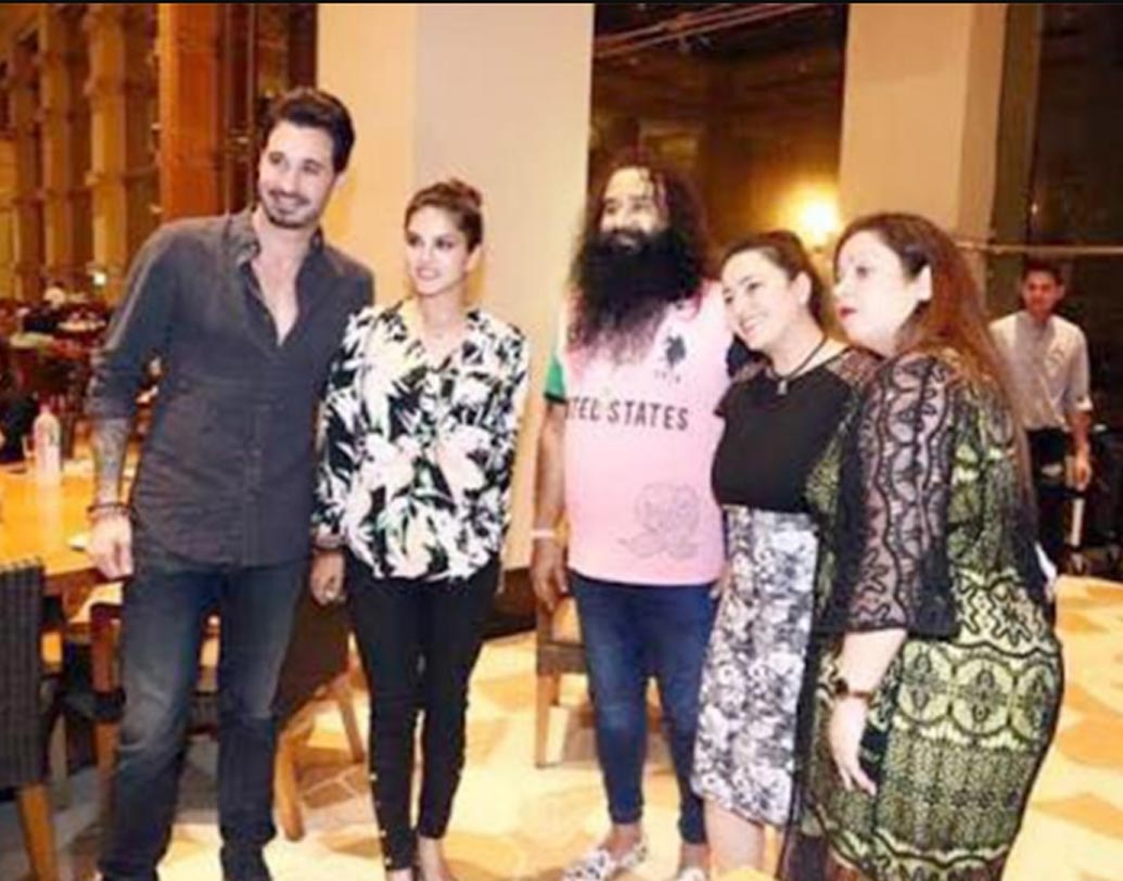 সানি লিওন এবং ড্যানিয়েলের সঙ্গেও দেখা গিয়েছে বাবা রাম রহিমকে।