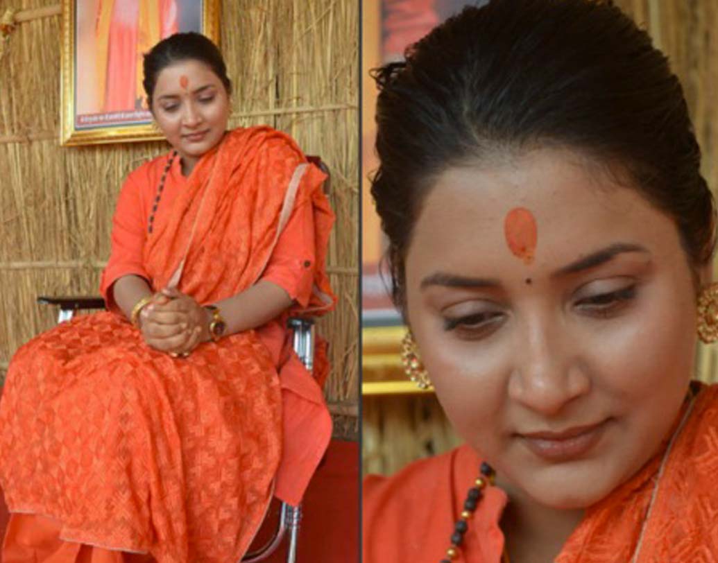 মা শিবাঙ্গী নন্দ গিরি:
মধ্য প্রদেশের উজ্জয়নীর বাসিন্দা মা শিবাঙ্গী। আর্কিটেকচার নিয়ে পড়াশোনা করেছেন তিনি।