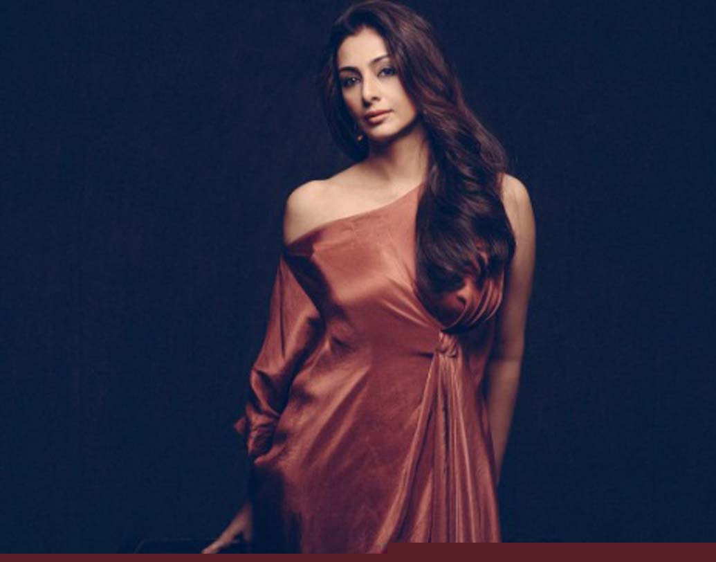 তব্বু:
পুরো নাম তবস্সুম হাশমি। কিন্তু, বি-টাউনে পা দেওয়ার পর জটিল নামের অসুবিধা কাটাতে নিজের নাম ও পদবী ছেঁটে ফেলেছিলেন তব্বু।