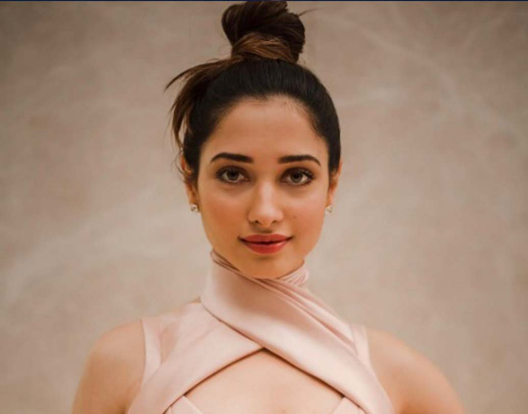 তমন্না:
পুরো নাম তমন্না ভাটিয়া। সংখ্যাতত্ত্বের হিসাব মেনে নিজের নামের বানান বদলেছেন তমন্না। বাদ দিয়েছেন পদবীও।