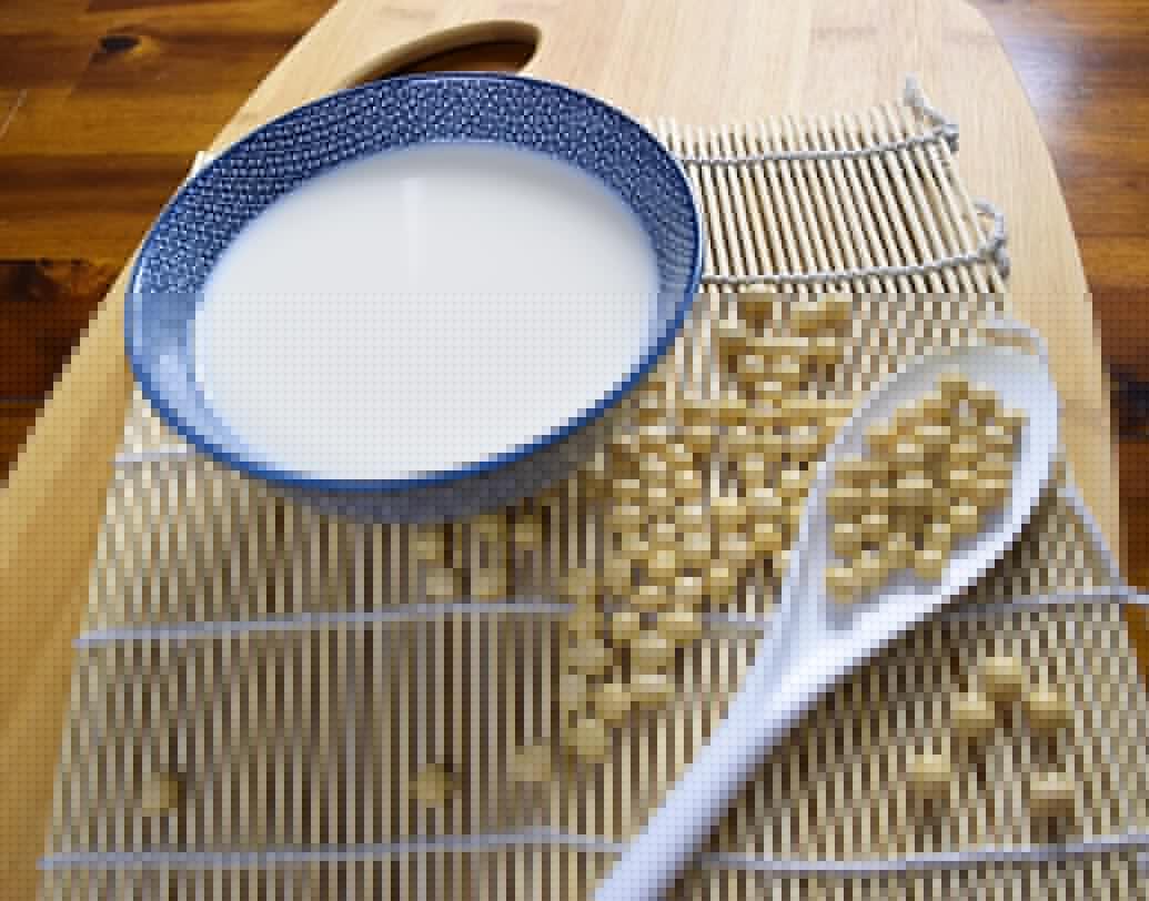 সয় মিল্ক: লো ক্যালোরি সয় মিল্কের মধ্যে থাকে ট্রিপটোফ্যান নামক অ্যামাইনো অ্যাসিড। যা ঘুম আনতে সাহায্য করে। ঘুমের আগে সয় মিল্ক খেলে তা শরীরে ভাল হরমোন ক্ষরণে সাহায্য করে। যা অতিরিক্ত ওজন ঝরাতে সাহায্য করে।