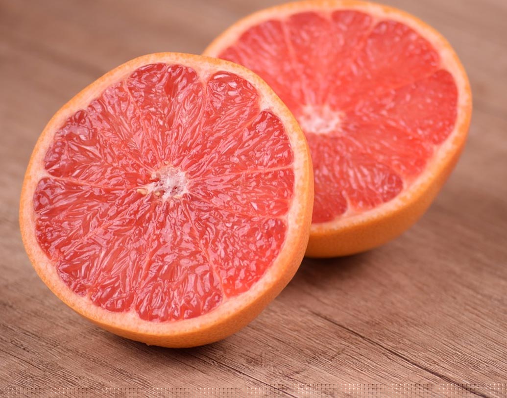 গ্রেপফ্রুট জুস: ঘুমনোর আগে গ্রেপফ্রুট জুস শরীরে ইনসুলিনের মাত্রা নিয়ন্ত্রণে সাহায্য করে। ক্যালোরি কম থাকার সঙ্গে ভিটামিন সি ও পটাশিয়াম থাকে এই ফলে। যা ত্বকের জন্যও ভাল।