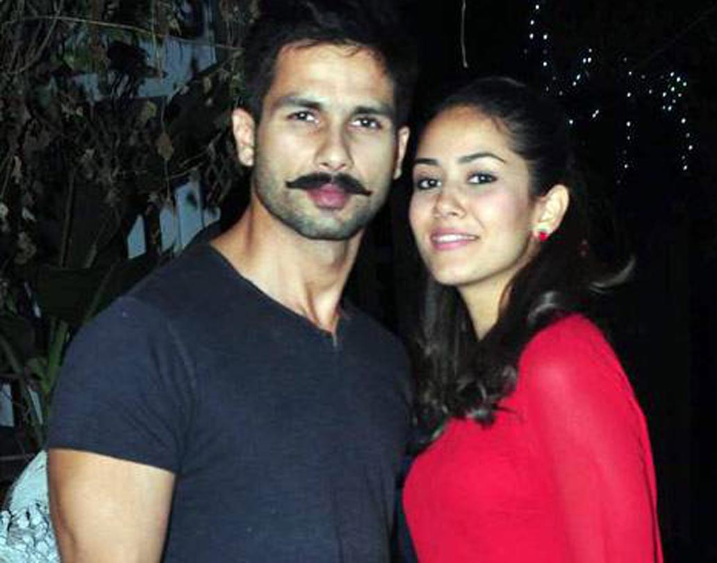 শাহিদ কপূর ও মীরা রাজপুত। স্বামী-স্ত্রী’র এই জুটি কিন্তু ‘কফি উইথ কর্ণ’-তে গিয়ে দারুণ খেলেছিলেন। কেবিসি ৯-এ নাকি এ বার অংশ নেবেন তাঁরা। এই স্পেশাল এপিসোডগুলির তারিখ অবশ্য এখনও জানা যায়নি।