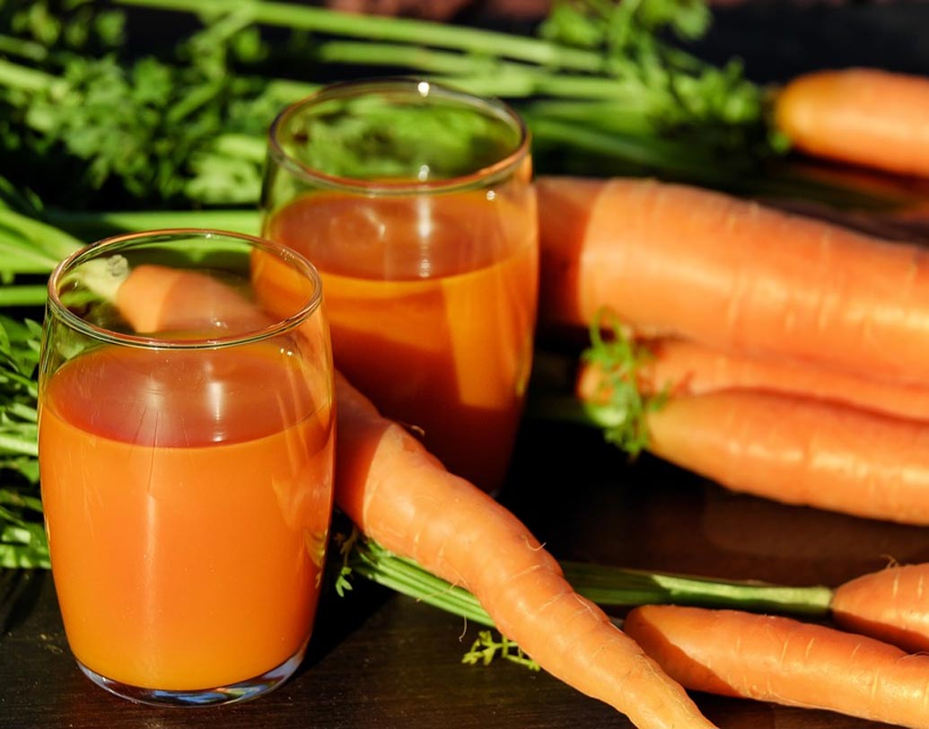 হজম: জুস করলে ফল, সব্জির ফাইবার বেরিয়ে যায়। তাই তাড়াতাড়ি শোষিত হয় ও হজমও হয় তাড়াতাড়ি।