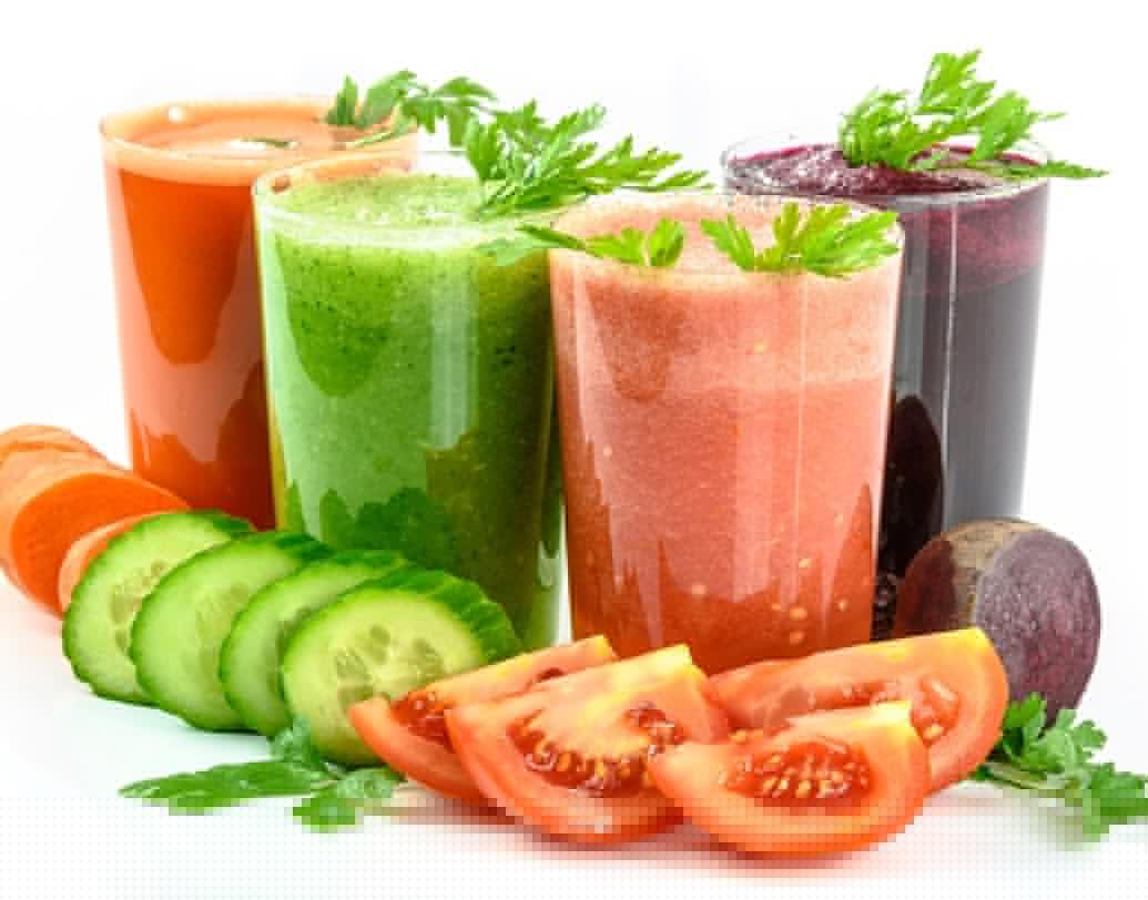 বেশি ফল ও সব্জি: নিউট্রিশনিস্টরা দিনে অন্তত ৫-৬ রকমের ফল, সব্জি খাওয়ার কথা বলে থাকেন। এত রকম ফল, সব্জি এক দিনে খাওয়া সম্ভব হয় না। জুস করে খেলে যা সম্ভব।