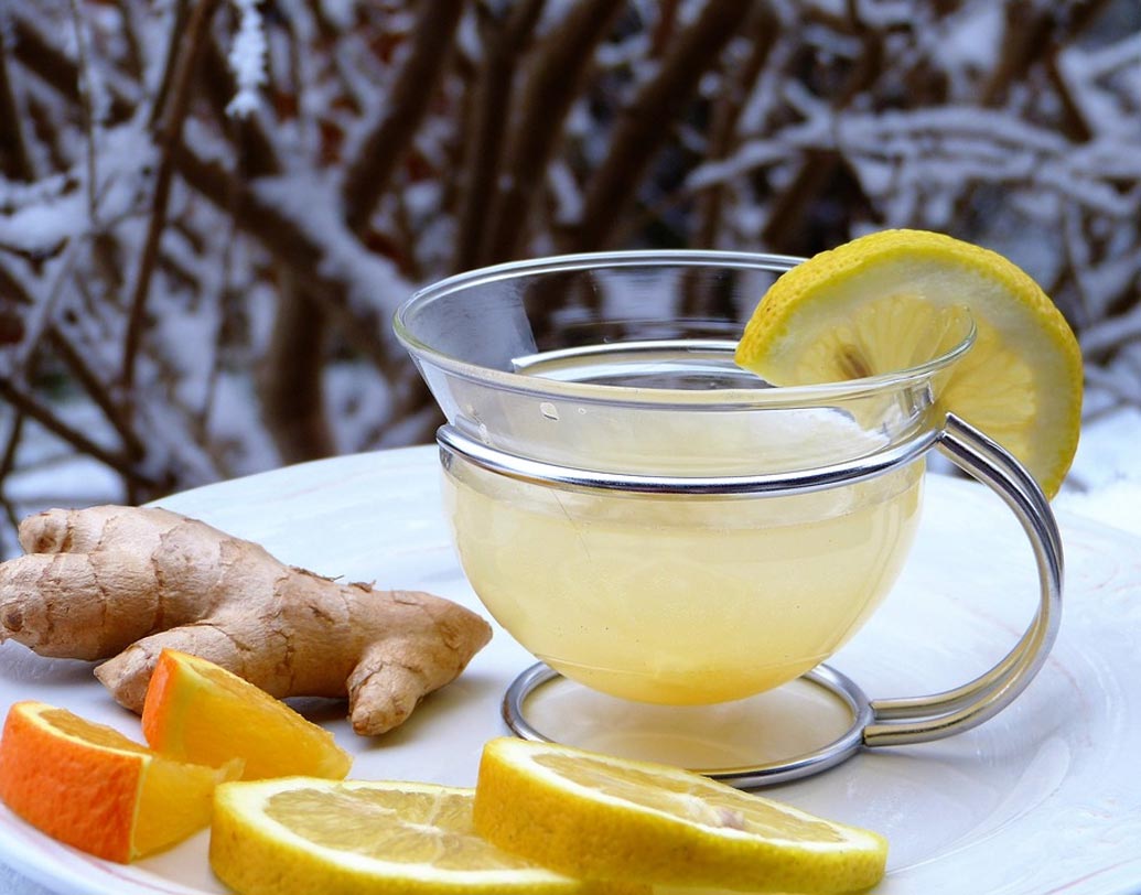 ডিটক্স: কোনও অনুষ্ঠানে ভারী খাওয়া দাওয়ার পর পাচনতন্ত্রের যখন বিশ্রামের প্রয়োজন হয় তখন ডিটক্স করার জন্য জুস খুবই উপকারি।