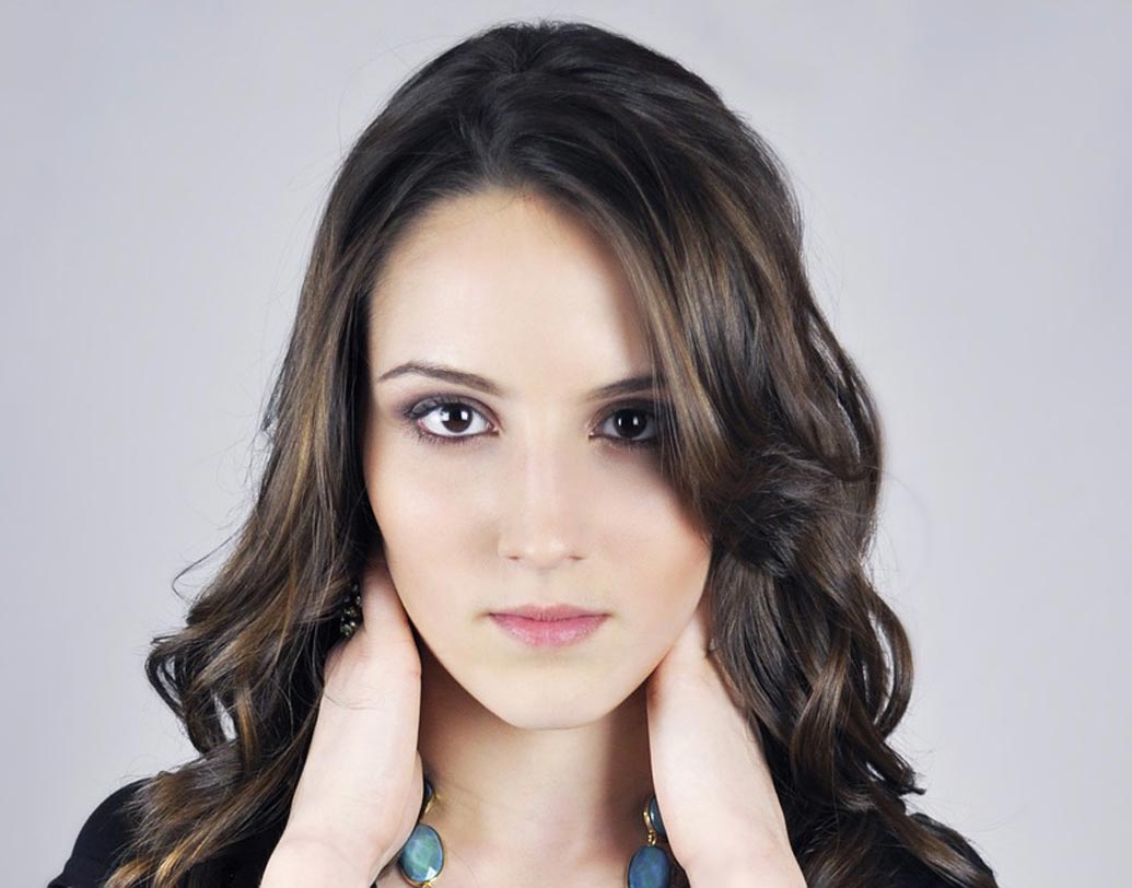 ত্বক: জুস পুষ্টিগুণের কারণে ত্বকে ঔজ্জ্বল্য আনতে সাহায্য করে। আবার ভাজাভুজি, ফ্যাট জাতীয় খাবার খাওয়ার প্রবণতাও কমায়। ফলে ত্বক ভাল থাকে।