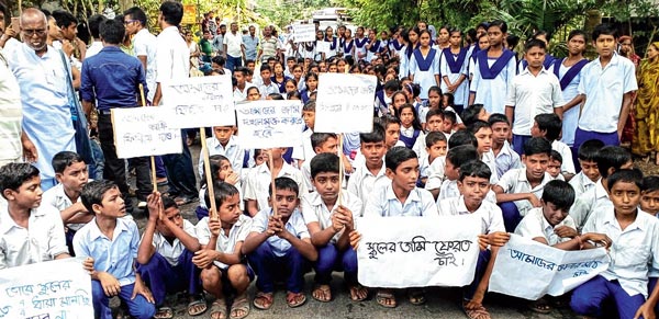 Complaint of grabbing a land, students have shown protest