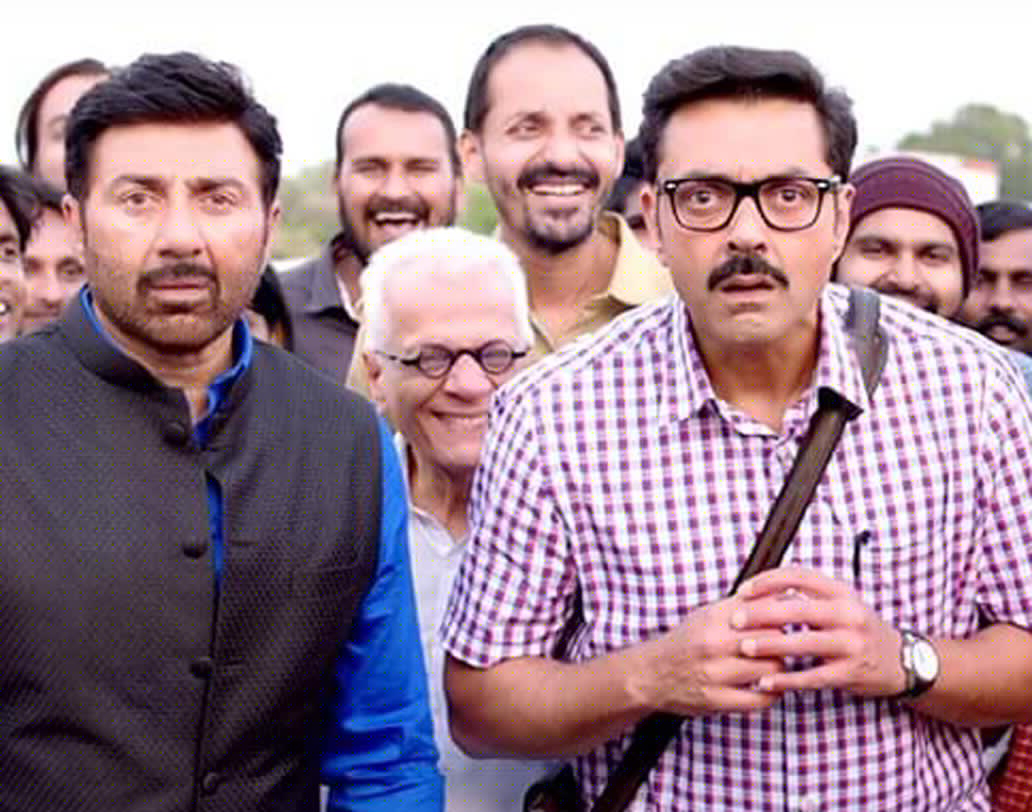 পোস্টার বয়েজ (৮ সেপ্টেম্বর): দেওল ভাইদের নতুন ছবি ‘পোস্টার বয়েজ’। গ্রামের তিন যুবক ‘ভ্যাসেকটমি’ করিয়েছেন। বাসের পিছনে, অটোর গায়ে, দোকানে দেওয়ালের সাঁটা তেমনই পোস্টার! খবর ছড়িয়ে পড়তেই গোটা গ্রামে ‘রোষে’র শিকার ওই তিন জন। কিন্তু কেন? ঘটনাটি কি আদৌ সত্যি? জমজমাট চিত্রনাট্য সাজিয়েছেন পরিচালক শ্রেয়স তলপড়ে।