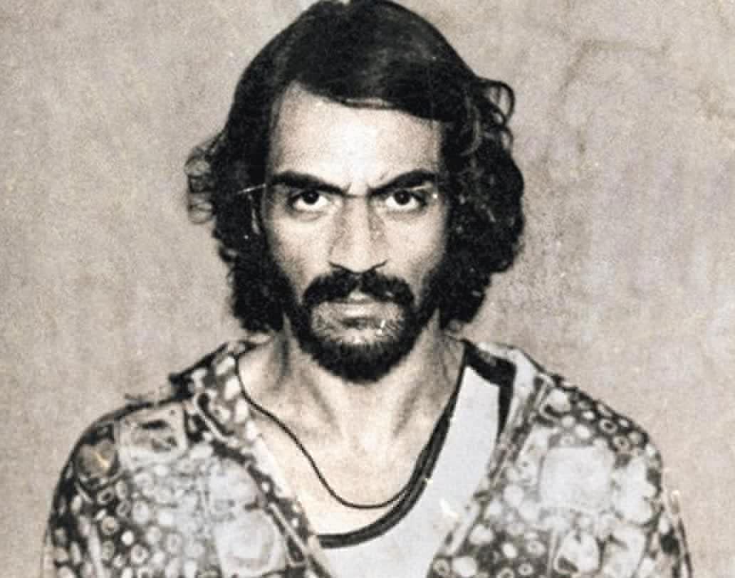 ড্যাডি (৮ সেপ্টেম্বর): এক শ্রমিক পরিবারের ছেলে পা রেখেছিল মুম্বইয়ের অপরাধ জগতে। এর পর হয়ে ওঠে সেই বাণিজ্যনগরীর ত্রাস। নাম অরুণ গুলাব গাওলি। মুখ্য চরিত্রে রয়েছেন অর্জুন রামপাল। দাউদের আধিপত্যের সময়েও মুম্বইয়ের ডোগরিকে আগলে রেখেছিলেন গাওলি। আর তাই তাঁকে স্থানীয়রা ‘ড্যাডি’ বলেই ডাকতেন। বাস্তব কাহিনি নিয়ে টান টান ছবি পরিচালক অসীম আহলুওয়ালিয়ার ‘ড্যাডি’।