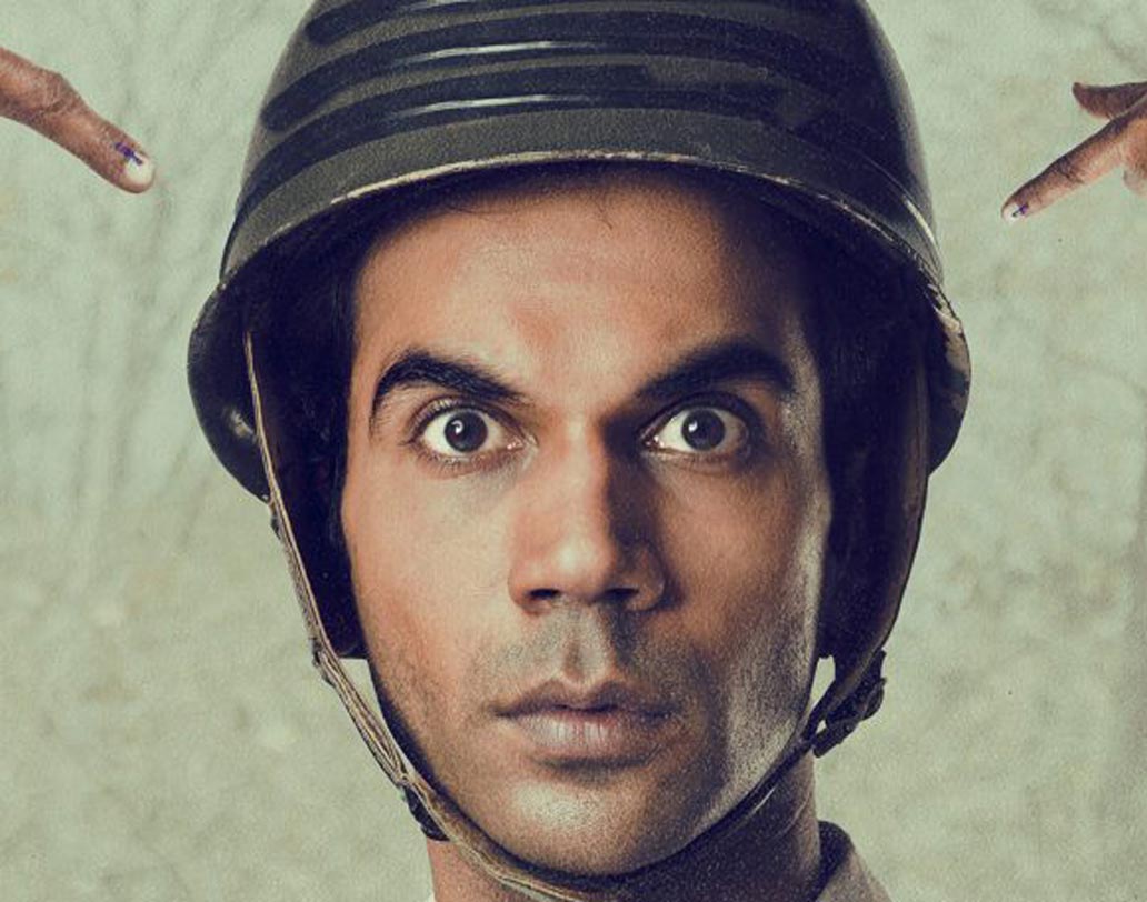 নিউটন (২২ সেপ্টেম্বর): দেশের নির্বাচন প্রক্রিয়া নিয়ে মূলত এই ছবি। ভোটের ডিউটি করতে গিয়ে নিউটনকে মাওবাদীদের রোষে পড়তে হয়। তখন তাঁর সহজ অনুধাবন ‘যত দিন নিজেকে বদলাবে না, তত দিন এই দুনিয়ায় কেউ বদলাবে না।’ নিউটনের চরিত্রে রাজকুমার রাও। নিউটনের গতিসূত্র মানুষের রোজকার ১০-৫ টার জীবনেও প্রভাব ফেলে, তার ছোঁয়াও রয়েছে এই ছবিতে।