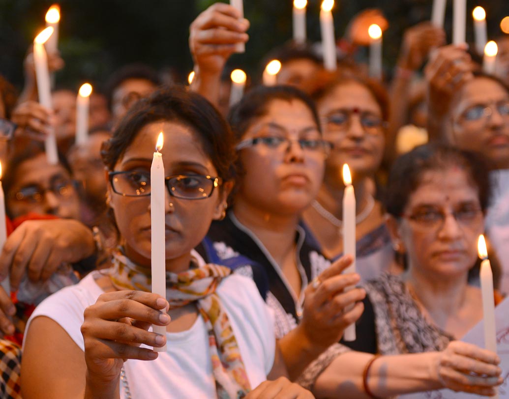 মথুরা ধর্ষণ মামলা-১৯৭৮:
মথুরার দেশাইগঞ্জ পুলিশ স্টেশনে এক আদিবাসী মহিলাকে ধর্ষণ করেছিল দুই পুলিশ কনস্টেবল। কিন্তু দুর্ভাগ্যজনক ভাবে মথুরা মামলার রায় ওই দুই পুলিশকর্মীর পক্ষেই গিয়েছিল। সেই সময় এই রায়ের বিরুদ্ধে এবং ধর্ষণ আইনে পরিবর্তন আনার দাবিতে সারা দেশ বিক্ষোভে উত্তাল হয়ে উঠেছিল।