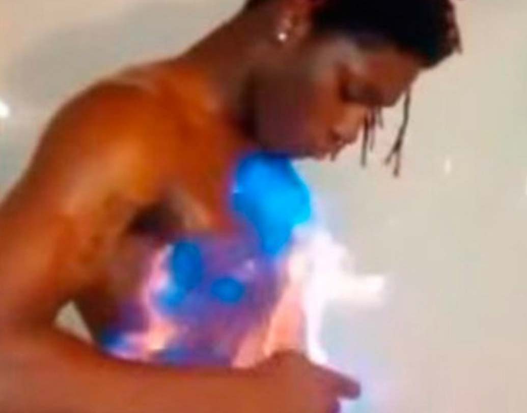 দ্য ফায়ার চ্যালেঞ্জ:
এই ভয়ানক খেলার নেশায় গায়ে আগুন ধরিয়ে দেয় অংশগ্রহণকারীরা। অনেকেই আবার সেই ঘটনার ভিডিও আপলোড করেন সোশ্যাল মিডিয়ায়। সম্প্রতি নিউ ইয়র্কের এক কিশোর নিজের গায়ে অ্যালকোহল ঢেলে আগুন ধরিয়ে দেয়। ভয়ঙ্কর ক্ষত নিয়ে মারাও যায় সে। তবে মারা যাওয়ার আগে সে জানায়, গেমের এই পরিণতি সম্পর্কে তার জানা ছিল না।