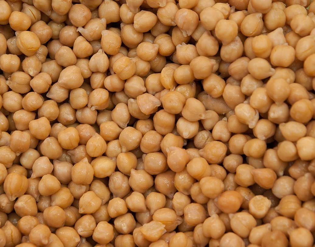 ছোলা: কাবলি ছোলা, মটর স্ন্যাকস হিসেবে খাওয়ার জন্য খুবই ভাল। একমুঠো খেলেই পেট ভরে যায়। এনার্জি পাওয়া যায় চটজলদি। আবার ডায়াবেটিকদের জন্যও উপকারি।