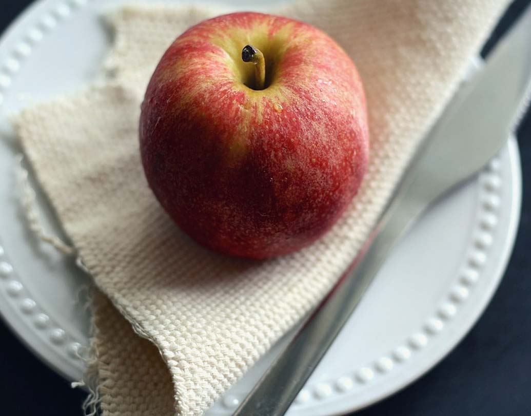 আপেল: যে কোনও সময় স্ন্যাকসের জন্য সবচেয়ে ভাল আপেল। এই ফলের পুষ্টিগুণ সম্পর্কে আর নতুন করে কিছু বলার নেই। স্বাদ বাড়াতে আপেল স্লাইসের উপর পিনাট বাটার দিয়ে খেতে পারেন স্ন্যাকস।