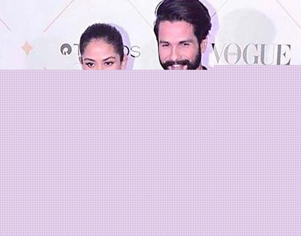 সবচেয়ে সুন্দর দম্পতির পুরস্কার জিতেছেন শাহিদ কপূর ও স্ত্রী মীরা রাজপুত।