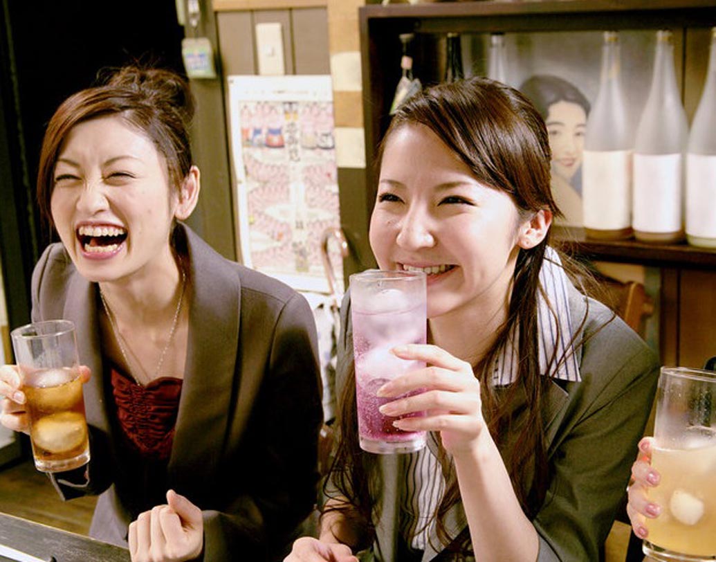 রিপাবলিক অব মলদোভা:
দ্বিতীয় স্থানে রয়েছে এই দেশ। এখানকার নাগরিকরা বছরে গড়ে ১৬.৮ লিটার মদ পান করেন। অ্যালকোহল গ্রহের জন্য এখানে মৃত্যুর হার ৩৩.১ শতাংশ।