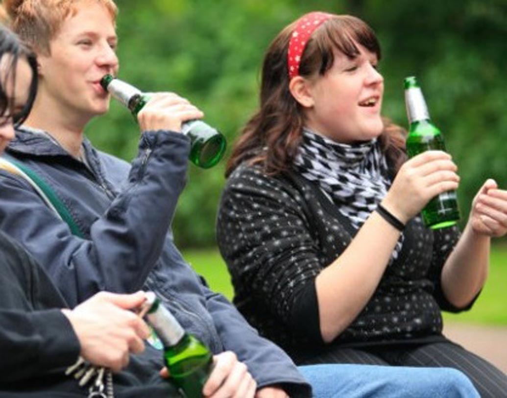 রোমানিয়া:
এ দেশে মাথাপিছু অ্যালকোহল গ্রহণের পরিমাণ ১৪.৪ লিটার। মদ্যপানে পঞ্চম স্থানে রয়েছে রোমানিয়া।