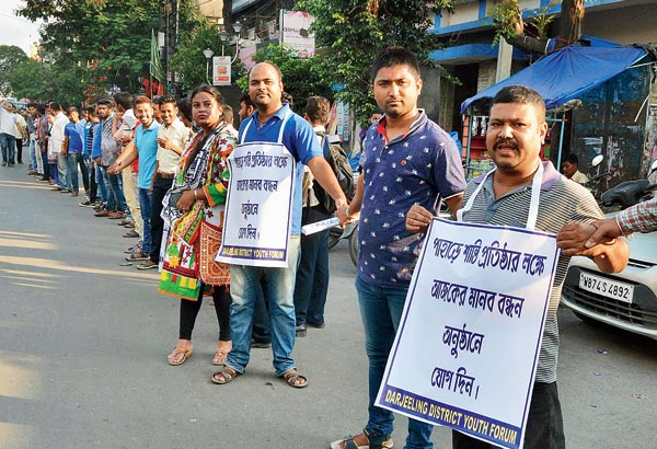 Manav Bandhan organizers came in road  while Mamata Banerjee started the meeting with Morcha leaders