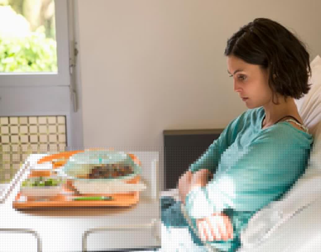 পছন্দের খাবার দেখলেও কি আজকাল খেতে ইচ্ছা হয় না? খিদেটাই কমে গিয়েছে? এটা অবসাদের বেশ জোরালো লক্ষণ।