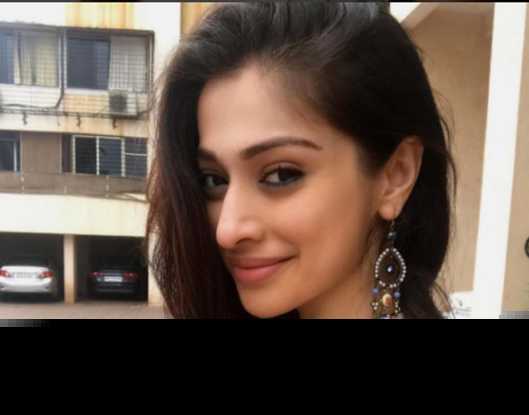 ‘জুলি টু’-এর আগে সোনাক্ষীর ‘আকিরা’ ছবিতে একটি ক্যামিও করেছিলেন রাই। তবে লিড রোলে ‘জুলি টু’ তাঁর প্রথম হিন্দি ছবি।