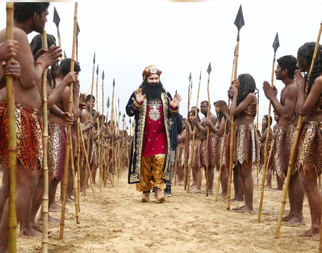 ‘এমএসজি-২: দ্য মেসেঞ্জার’ ছবির প্রমোশনে তৈরি হয়েছিল ৭৬.৩ ফুট বাই ৫৬.৩ ফুটের বিশাল মোজাইক গ্রিটিংস কার্ড। প্রায় ১৯ হাজার গ্রিটিংস কার্ড বিলি করা হয়েছিল ভক্তদের মধ্যে। ‘এমএসজি’-র প্রিমিয়ারে জড়ো হয়েছিলেন প্রায় দেড় লক্ষ ভক্ত।