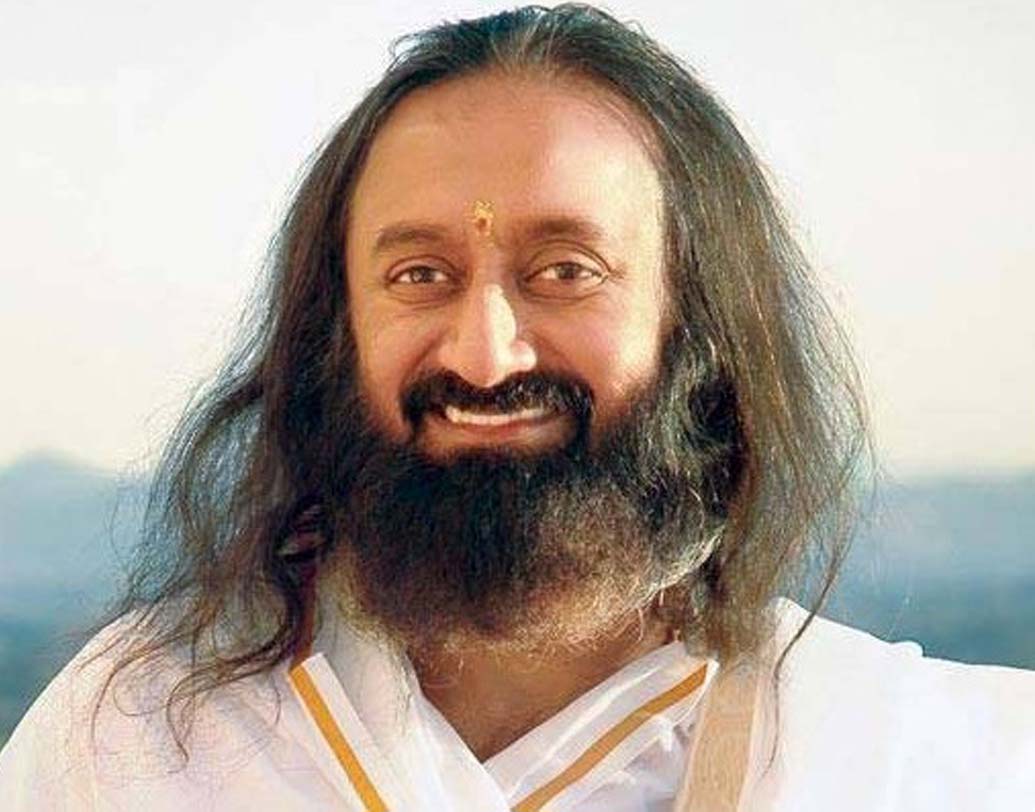 শ্রী শ্রী রবিশঙ্কর:
আর্ট অব লিভিং ফাউন্ডেশনের প্রতিষ্ঠাতা শ্রী শ্রী রবিশঙ্করের বাৎসরিক আয় প্রায় হাজার কোটি। বিশ্বের ১৫১টি দেশে প্রায় তিন কোটি সদস্য রয়েছে আর্ট অব লিভিং ফাউন্ডেশনের।