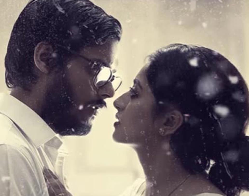 অনিন্দ্য চট্টোপাধ্যায় একদম আটপৌরে গল্প নিয়ে আসছেন পুজোতে। ছবির গান, ট্রেলার ইতিমধ্যেই হিট। ছবির নাম ‘প্রজাপতি বিস্কুট’। তাঁর ‘ওপেন টি বায়োস্কোপ’-এর মিঠে স্বাদ এখনও দর্শকের মুখে লেগে রয়েছে। ২২ সেপ্টেম্বর পালা ‘শাওন’ ও ‘অন্তর’-এর দাম্পত্য পাঁচালি কেমন ফ্রেমবন্দি করেছেন অনিন্দ্য, সেটা দেখার।