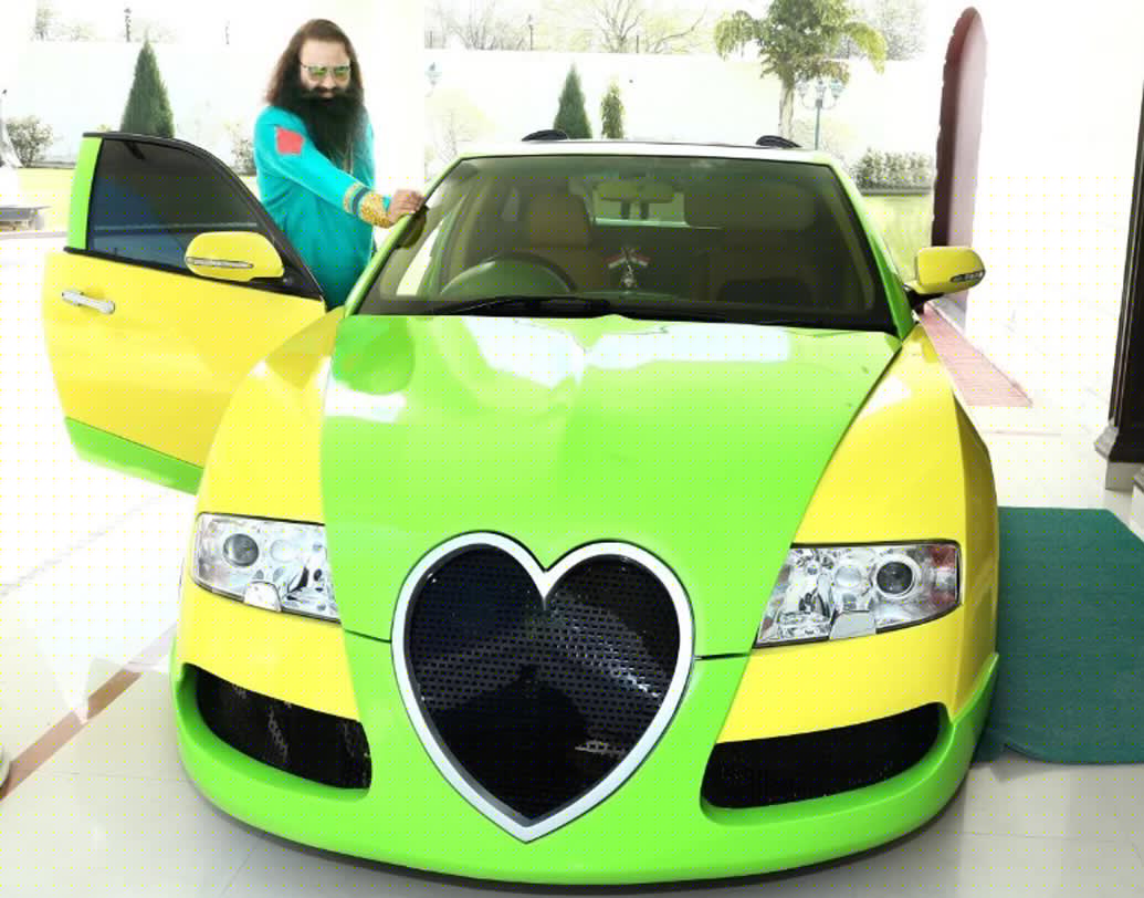 বেশির ভাগ গাড়িতেই থাকত পার্টিশন। যাতে গাড়ির পিছনের সিটে কী হচ্ছে তা চালক দেখতে না পান। গাড়ির মধ্যে মিলেছে, মহিলাদের প্রচুর অন্তর্বাস।