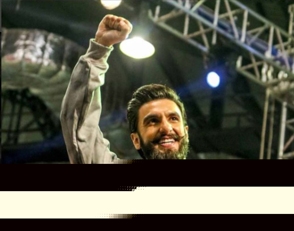 ‘বেফিকরে’ ছবি করার পর কী ভাবে এত টাকা রোজগার হল, তা নিয়ে আপনার মন খচ খচ করতেই পারে। কিন্তু বাস্তবে সত্যিই রণবীর সিংহের লক্ষ্মীলাভ ৬৪ কোটি টাকা। তালিকায় সপ্তম স্থানে।