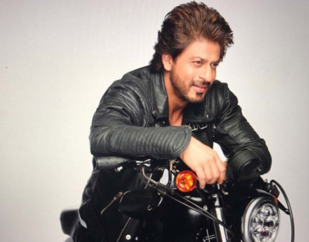 ফোর্বসের বলিউড তালিকায় প্রথম স্থানে শাহরুখ খান। গত বছরে ‘রইস’ ও বিভিন্ন বিজ্ঞাপন ও এনডর্সমেন্ট থেকে তাঁর রোজগার হয়েছে‌ ২৪৩ কোটি টাকা।