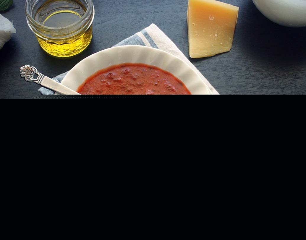 টোম্যাটো সস: ব্যস্ত সময়ে বাড়িতে টোম্যাটো সস বানানো বা রান্নায় তাজা টোম্যাটো পিউরি ব্যবহার করা সম্ভব হয় না। বাড়িতে টোম্যাটো সস কিনে রাখলে এই ঝক্কি মেটে। মার্কেটের টোম্যাটো প্রডাক্টে তাজা টোম্যাটোর তুলনায় লাইকোপেন বেশি থাকে। যা ক্যানসারের ঝুঁকি কমায়।