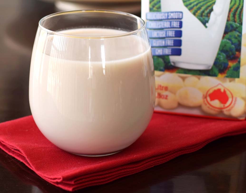 আনসুইটেনড প্যাকেজড মিল্ক: প্যাকেজড দুধ এমন ভাবে প্রসেস করা হয় যাতে বেশি দিন ফ্রেশ থাকে। এই সব দুধ স্কিমড, টোনড ও অনেক সময়ই টাটকা দুধের থেকে বেশি হাইজিনিক হয়।