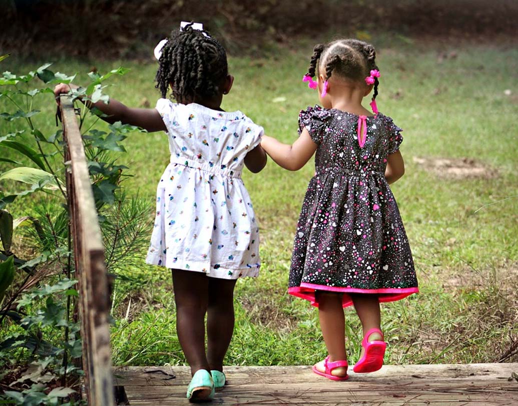 বন্ধুরা পাশে থাকলেই ভাল সময় হয়ে ওঠে আরও সুন্দর, খারাপ সময় হয় সহজ।