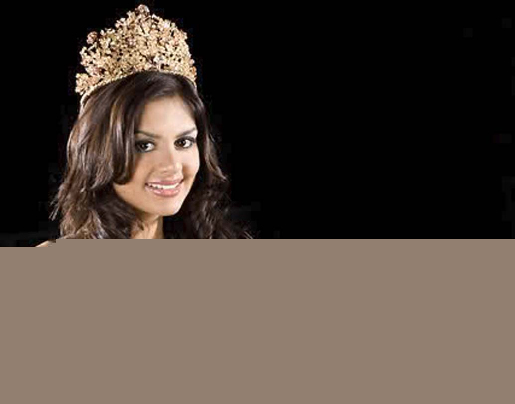 পূজা চিতগোপেকর: নিউজিল্যান্ডের অকল্যান্ড বিশ্ববিদ্যালয় থেকে মেডিসিন ও সার্জারি পাস করার পর বর্তমানে প্র্যাকটিসিং ডার্মাটোলজিস্ট পূজা। ২০০৭ সালে মিস ইন্ডিয়া আর্থ জেতার পর মিস আর্থ এয়ার হন পূজা।