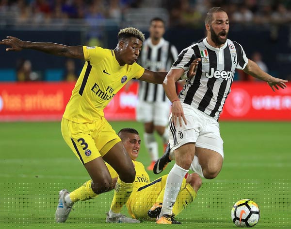 গঞ্জালো হিগুয়েন: ২০১৩ সালে ৯ কোটি টাকার বিনিময় রিয়াল মাদ্রিদ ছেড়ে নাপোলিতে যোগ দেন আর্জেন্টাইন সুপারস্টার। ছবি: এএফপি।