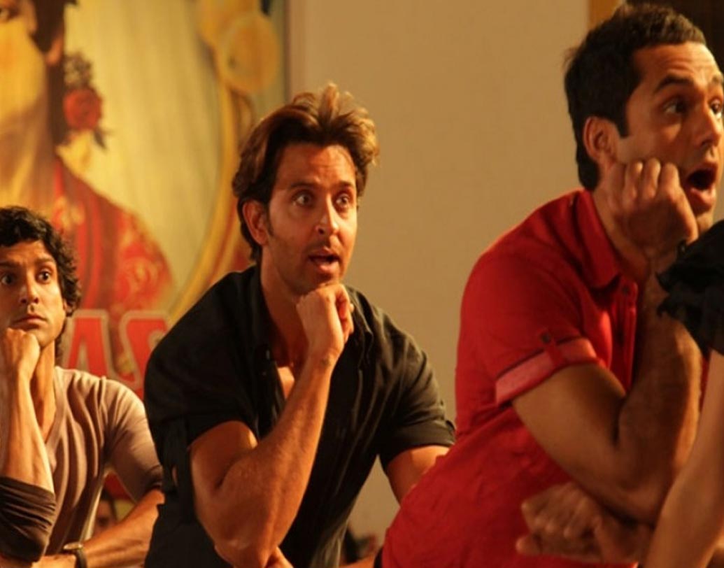 জিন্দেগি না মিলেগি দোবারা (২০১১)- কবীর, অর্জুন এবং ইমরানের মতো একটা বন্ধুদের ট্রিপের পরিকল্পনা কে না করেছে! সেই বন্ধুদের সঙ্গে রোডট্রিপ বাস্তবায়িত না হলেও ছবি তো উপভোগ করাই যায়!