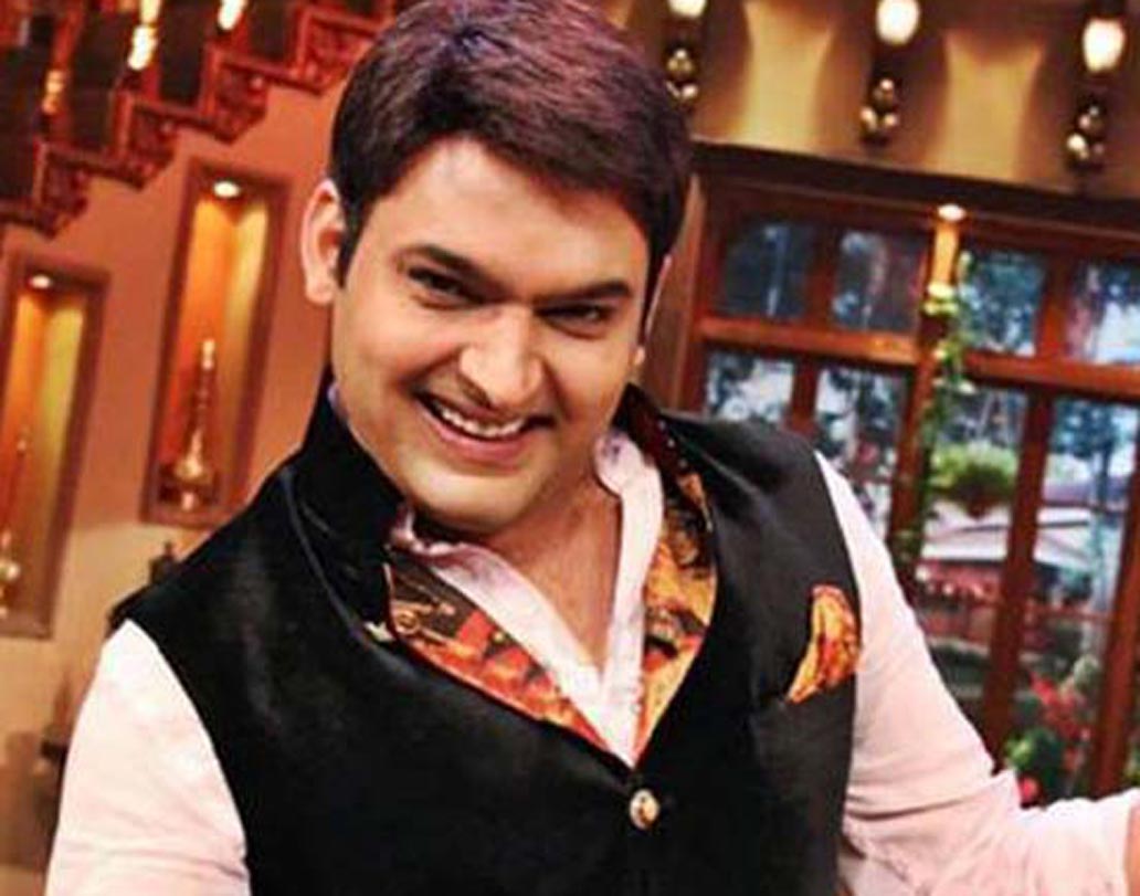 কপিল শর্মার প্রিয় বন্ধু দীনেশ। অমৃতসরে থাকাকালীন এক সঙ্গেই বড় হয়েছেন দু’জন। গায়ক হওয়ার স্বপ্ন নিয়ে দু’জনেই এক সঙ্গে কাজ শুরু করেন। কপিল-এর কমেডি শো-তে এখন ড্রাম বাজান দীনেশ।