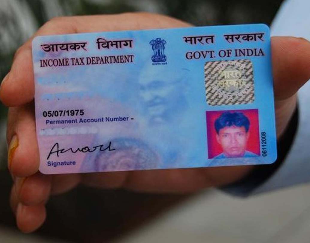 এখানে আপনার কাছ থেকে ব্যাক্তিগত কিছু তথ্য চাওয়া হবে। চাওয়া হবে প্যান কার্ডের সঙ্গে যুক্ত থাকা মোবাইল নম্বরটিও। এরপর ‘Submit’-এ গিয়ে ক্লিক করুন।