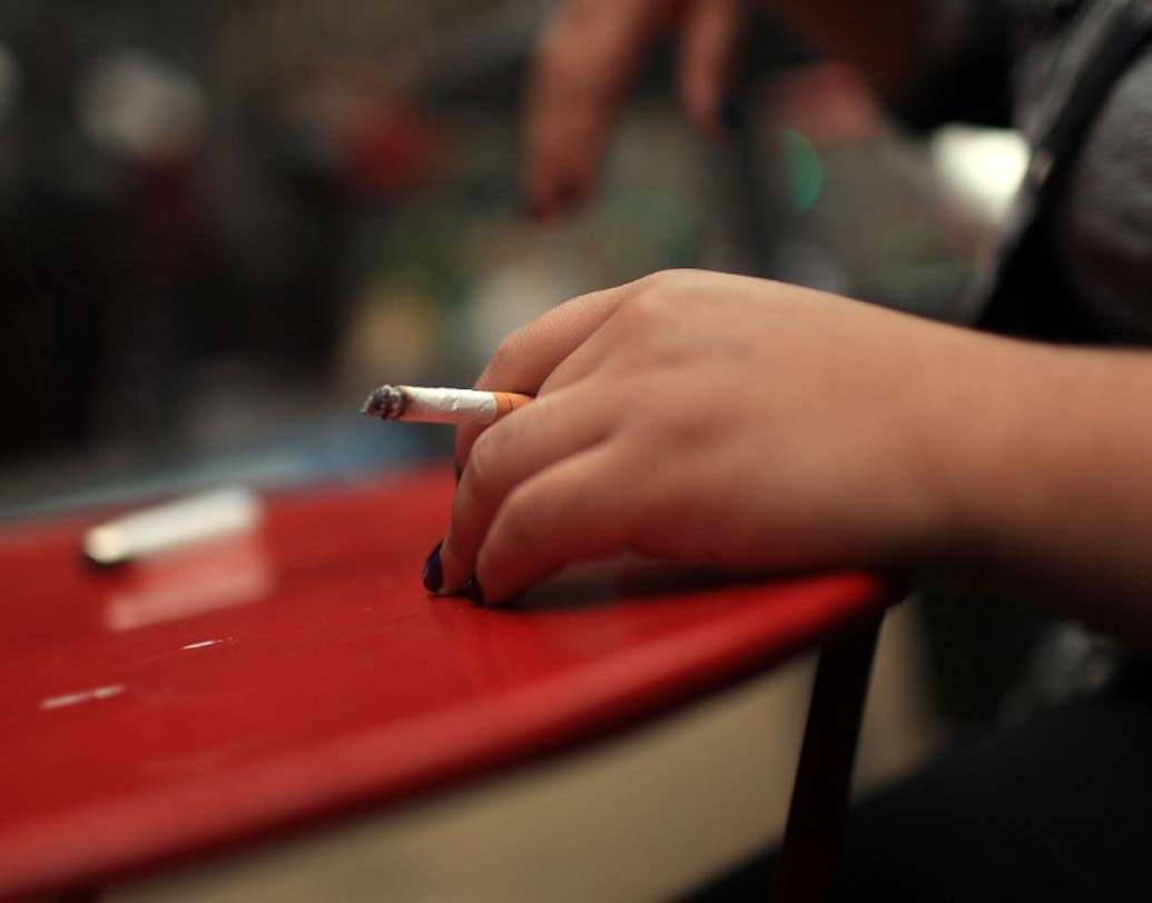 নেশা: ধূমপান, অ্যালকোহলের প্রতি অতিরিক্ত আসক্তি, নেশা অবসাদ ডেকে আনে। যার প্রভাবে ক্ষতিগ্রস্ত হয় পরিবার। নেশাগ্রস্ত স্বামী বা স্ত্রীর সঙ্গে কেউই সংসার করতে চান না। পরিণতি ডেকে আনে ডিভোর্স।