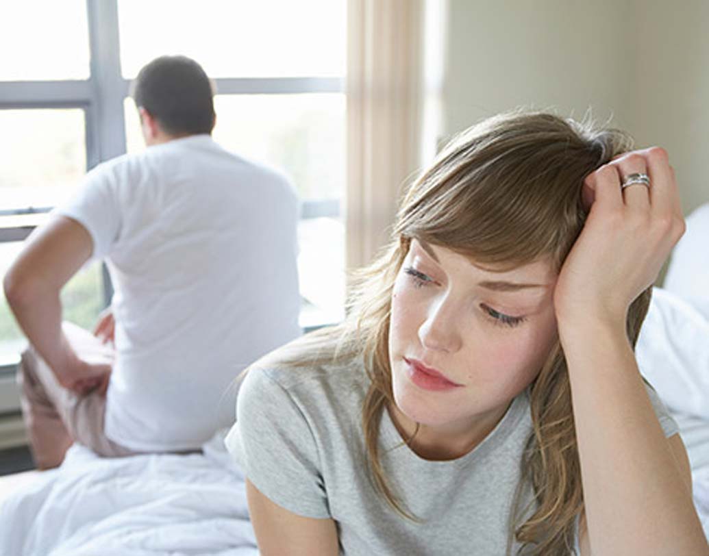 সেন্স অব সেপারেশন: বিবাহিত জীবনে অনেক রকম অনুভূতি কাজ করে। কখনও আমরা একাত্ম অনুভব করি, কখনও দূরত্ব। এই সব পোলারাইজিং ইমোশন ঘুরে ফিরে আসে। ক্রমাগত দূরে সরে যাওয়ার অনুভূতি সেন্স অব সেপারেশন তৈরি করে। এই সব অনুভূতি ডিভোর্সের কারণ হয়ে উঠতে পারে।