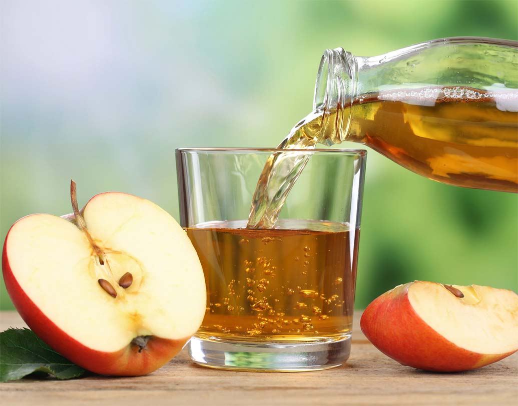 অ্যাপল সিডার ভিনিগার: অ্যান্টিসেপটিক, অ্যান্টি-ফাংগাল গুণ থাকার কারণে যে কোনও কিছু থেকে ত্বকের অ্যালার্জির সমস্যা কমাতে সাহায্য করে অ্যাপল সিডার ভিনিগার।