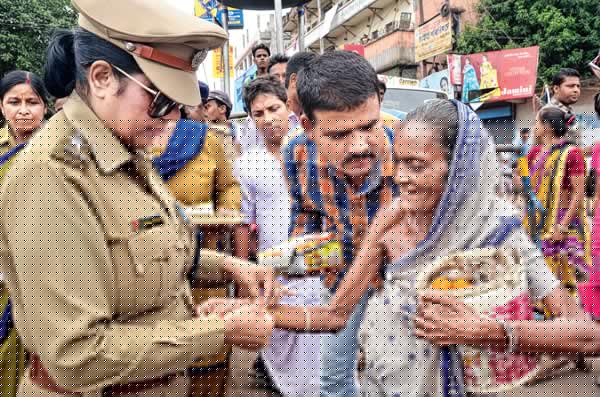 From prison to old age home everyone took part in the Raksha Bandhan